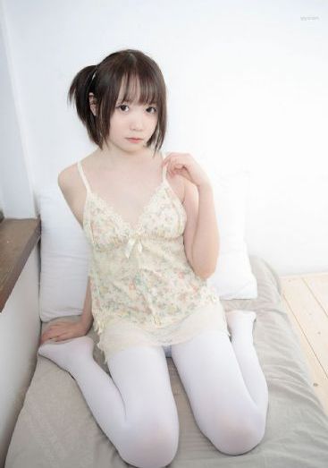 白衣校花与大长腿第一季第三集_1080免费播放